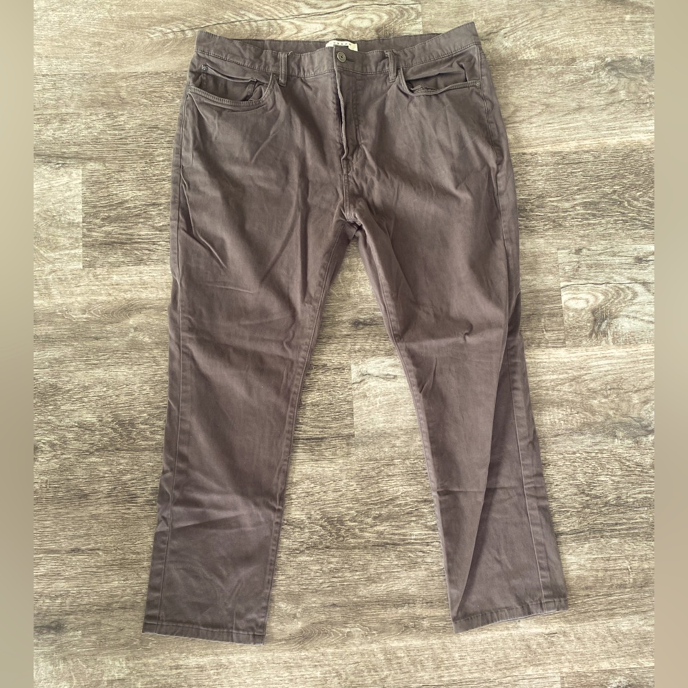 Joseph Abboud Cotton Blend Modern Fit Chinos - Size 40/32